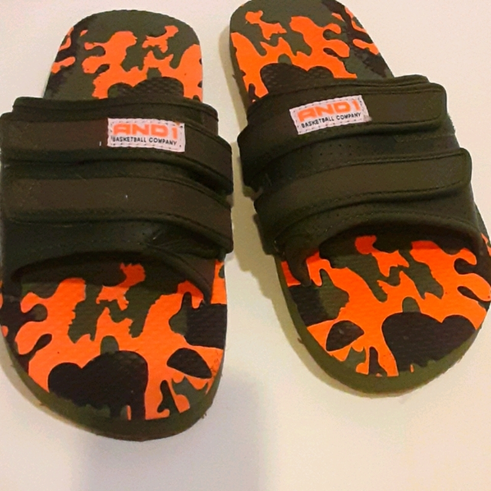 ANDI BASKETBALL COMPANY MEN CAMO SANDAL SIZE 13